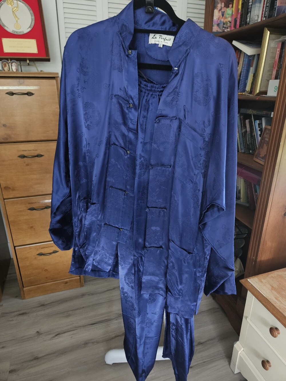 NEW Vintage navy blue satin brocade two piece loungewear set Le Parfait. L